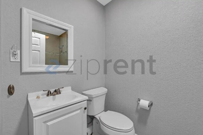 Building Photo - 3909 N Clearfield Ave