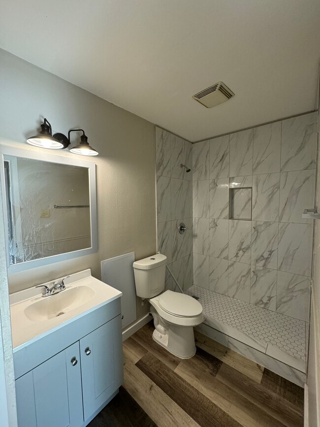 Building Photo - 2413 Mission Hill Dr