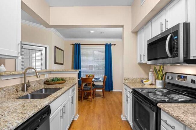 Building Photo - 1 bedroom in San Antonio TX 78230