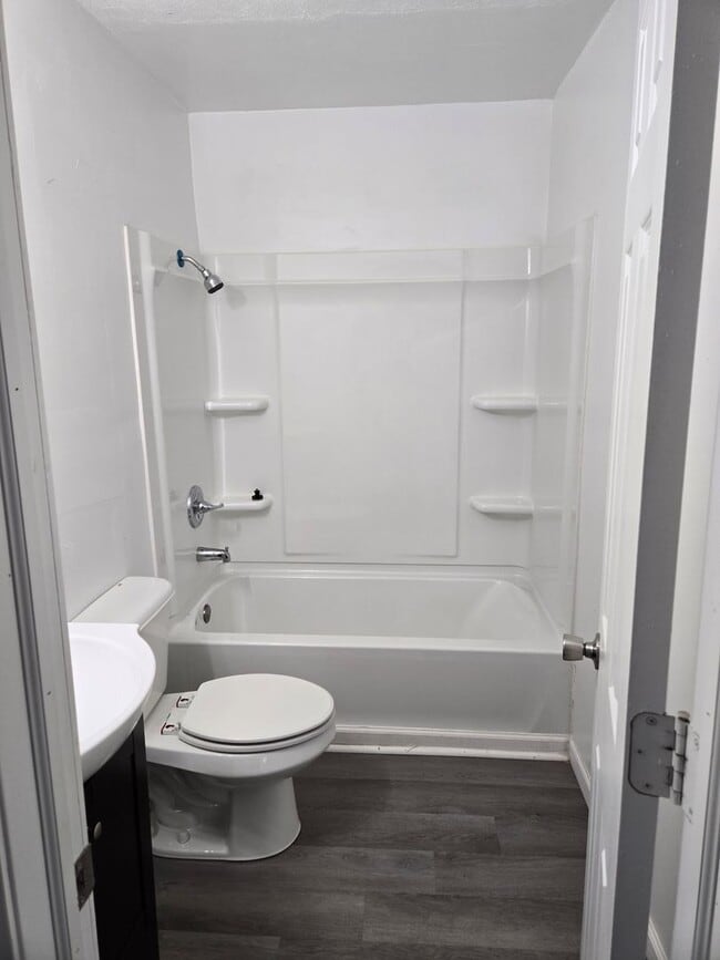 Building Photo - Spacious 4-Bedroom Home with Large Fenced Yard in a Quiet Neighborhood