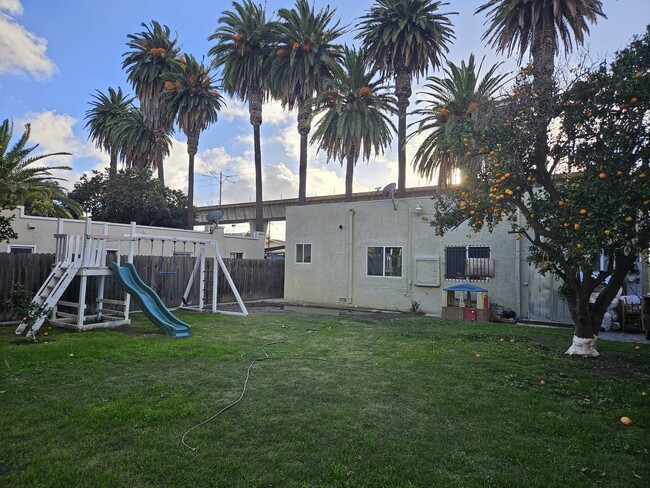 Building Photo - 1408 N Willowbrook Ave