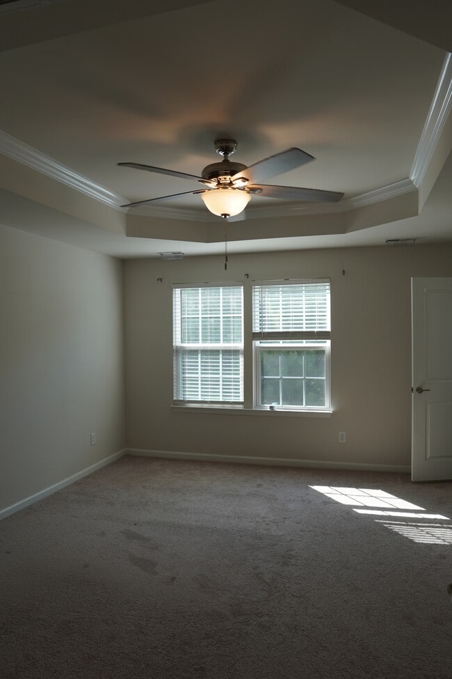 Building Photo - 417 Cross Country Way