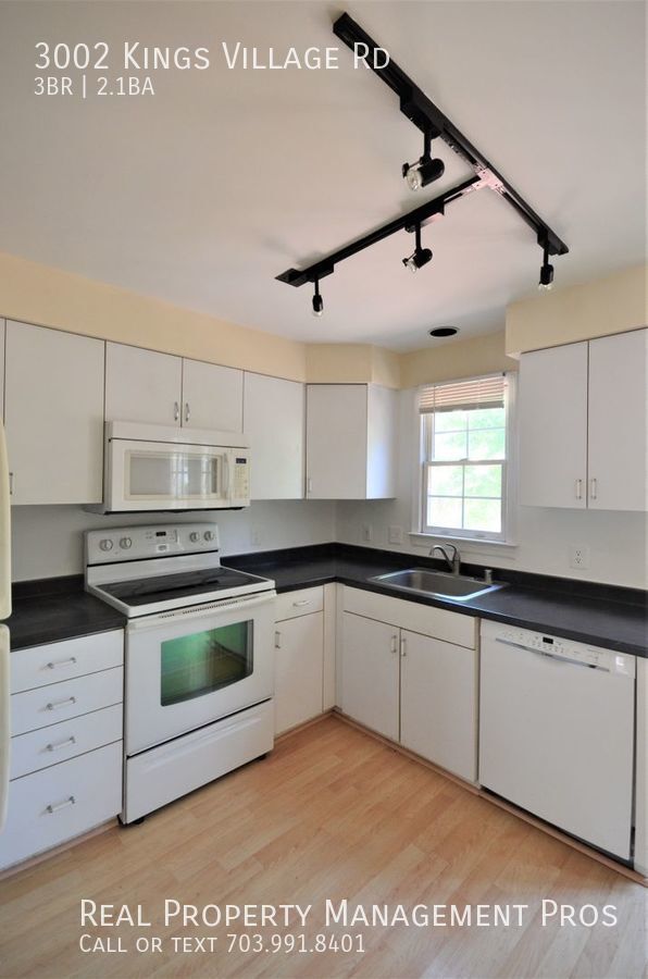 Building Photo - 3002 Kings Village Rd