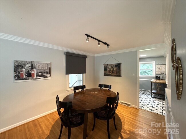 Building Photo - 1600 Paddock Cir