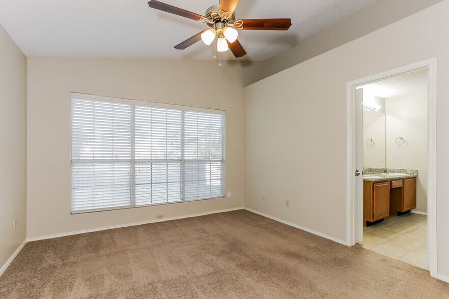 Building Photo - 7024 Wooddale Dr