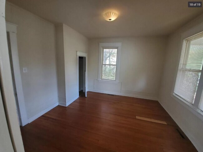 Building Photo - 1806 Mechanicsville Tpke