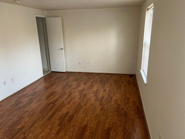 Building Photo - 21659 Hidden Rivers Dr N