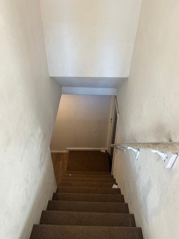 Building Photo - 4 Meadowview Ln