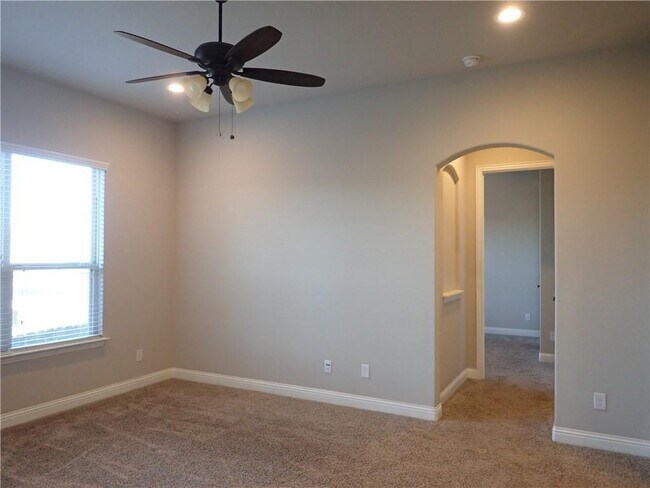 Building Photo - 409 Silver Trail