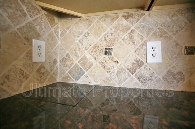 Building Photo - 4705 N 84th Dr