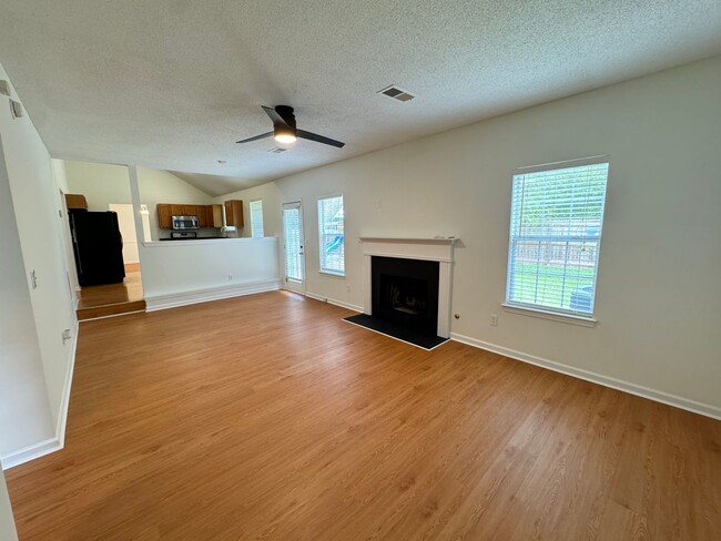 Building Photo - 6718 Pole Creek Dr