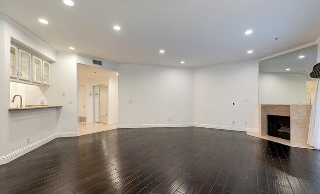 Primary Photo - 1722 Malcolm Ave