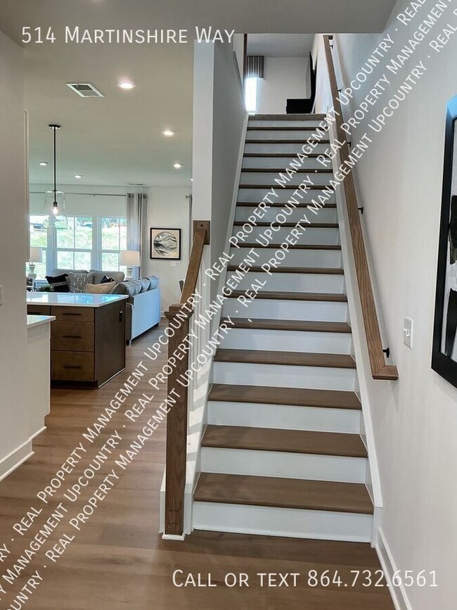 Building Photo - 514 Martinshire Way