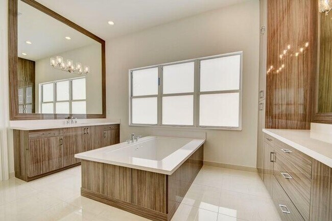 Building Photo - 12832 Veneto Springs Dr