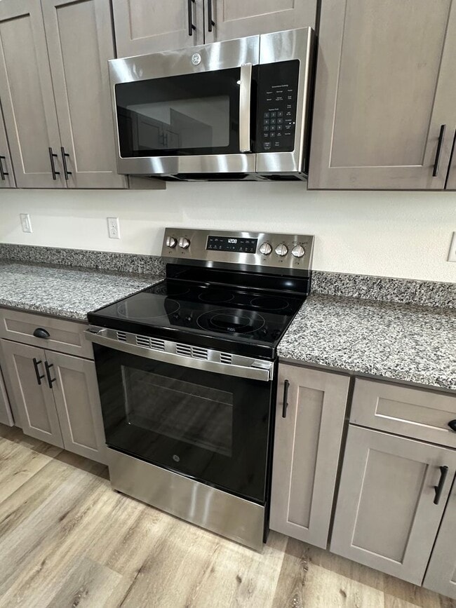 Building Photo - BRAND NEW 4 BED 3 BATH in WAYNESVILLE