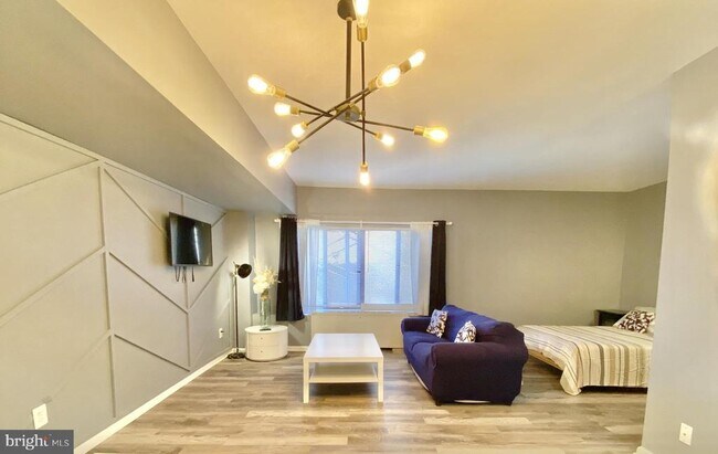 Building Photo - 3101 S Manchester St