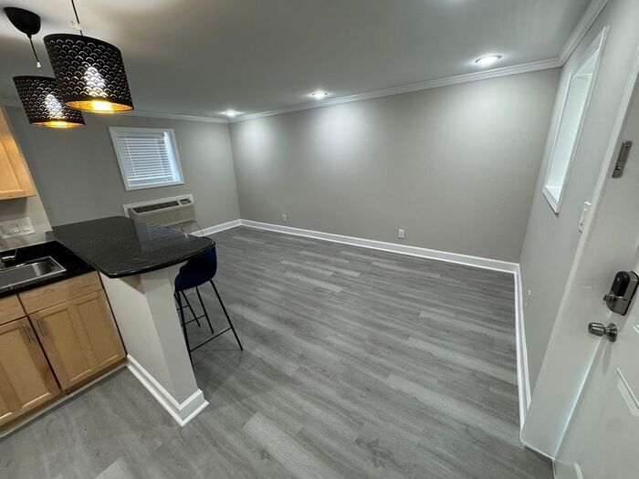 Building Photo - 45 Sheridan Dr NE