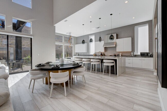 Building Photo - Mesa Ridge Luxury Oasis Feathertop