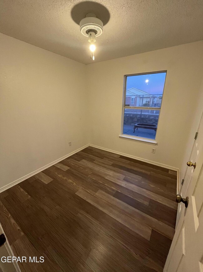 Building Photo - 12420 Tierra Mesa Ct