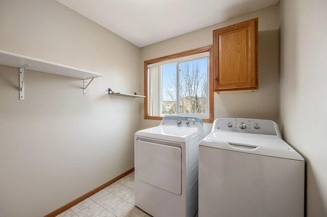 Building Photo - 2632 Rushmore Rd