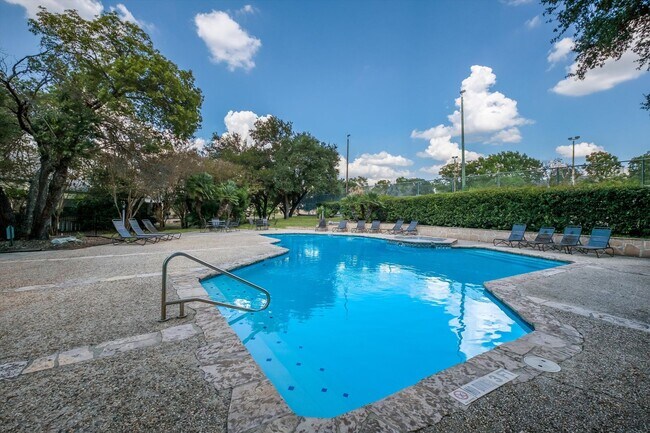 Building Photo - Easy Living in Echo Creek