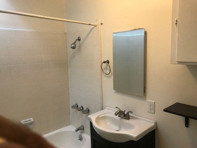 Building Photo - 3353 Primera Ave
