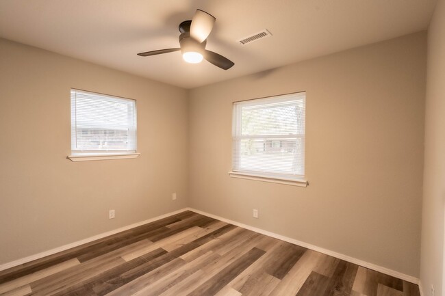 Building Photo - Newly Remodeled Broken Arrow Home