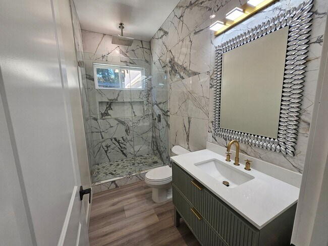 Building Photo - Exquisite 5-Bedroom Luxury Pool Home with ...