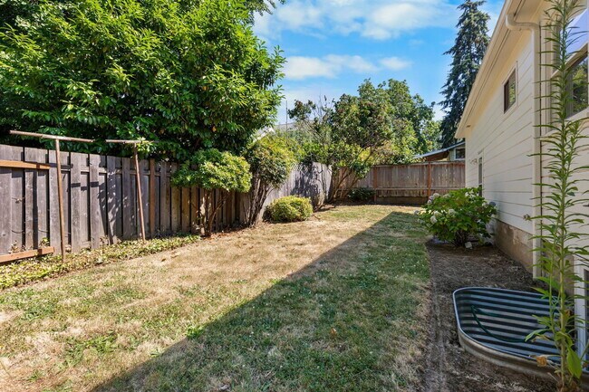 Building Photo - 2746 SE 31st Ave
