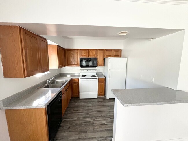 Building Photo - Move In ready 2 Bedroom 1 Bath $500.00 off...