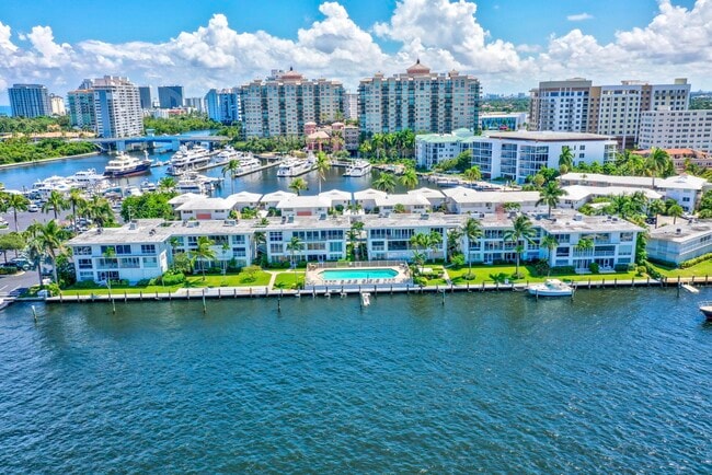 Building Photo - 2727 Yacht Club Blvd