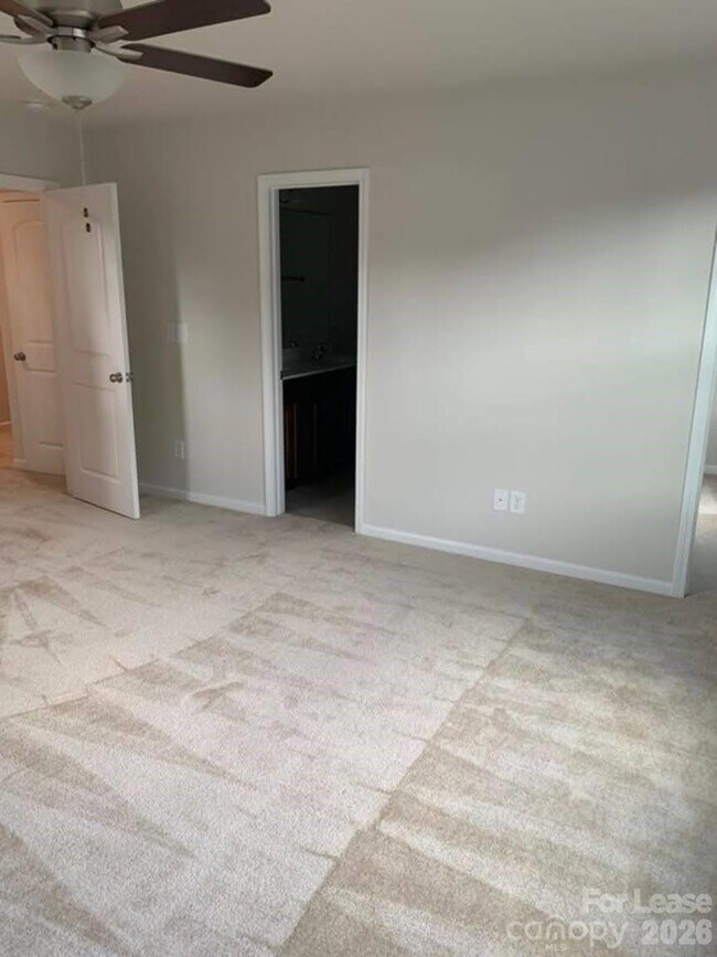 Building Photo - 9303 Grand Valley Dr