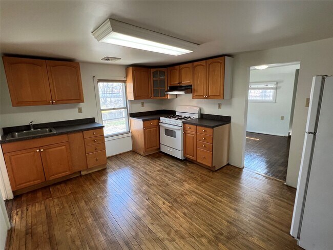 Building Photo - 4 Erie St