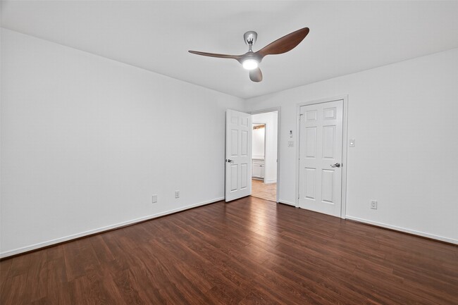 Building Photo - 16 N Curlew St