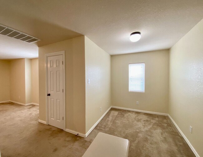 Building Photo - 3 BED/2.5 BATH House for lease! Located close to Lackland Air force Base