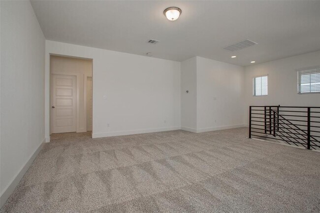 Building Photo - 620 Golden Glory Rd