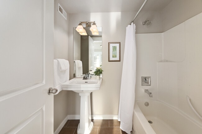 Building Photo - 5801 55th Ave NE