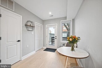 Building Photo - 1732 L St NE