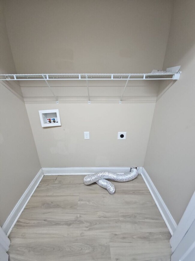 Building Photo - 2015 Reserve Dr