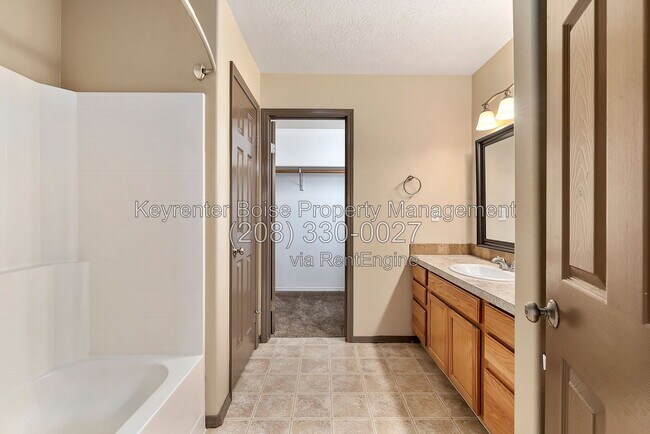 Building Photo - 3354 W Wave Dr