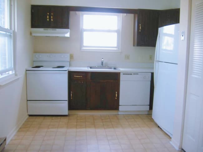 Building Photo - 1738 W Cedar St