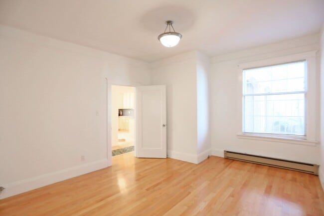 Building Photo - 306 20th Ave