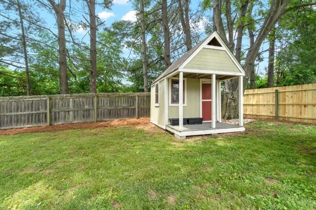 Building Photo - 612 Shadycrest Ln