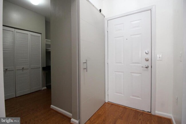 Building Photo - 2791 Centerboro Dr