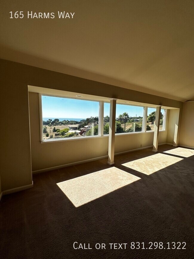 Building Photo - Expansive 4 Bed, 2 Bath La Selva Beach Hom...