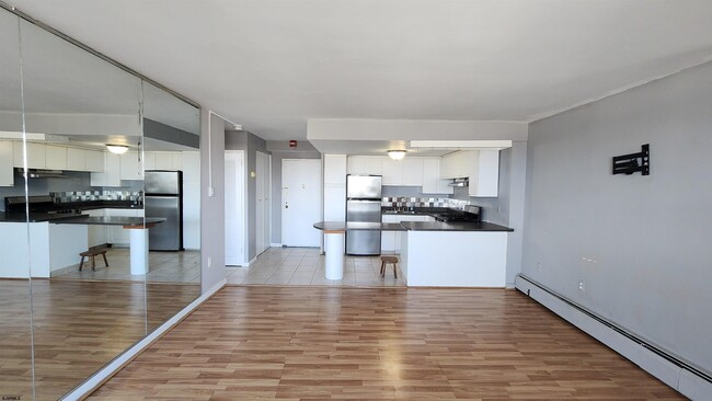 Building Photo - 3817 Ventnor Ave