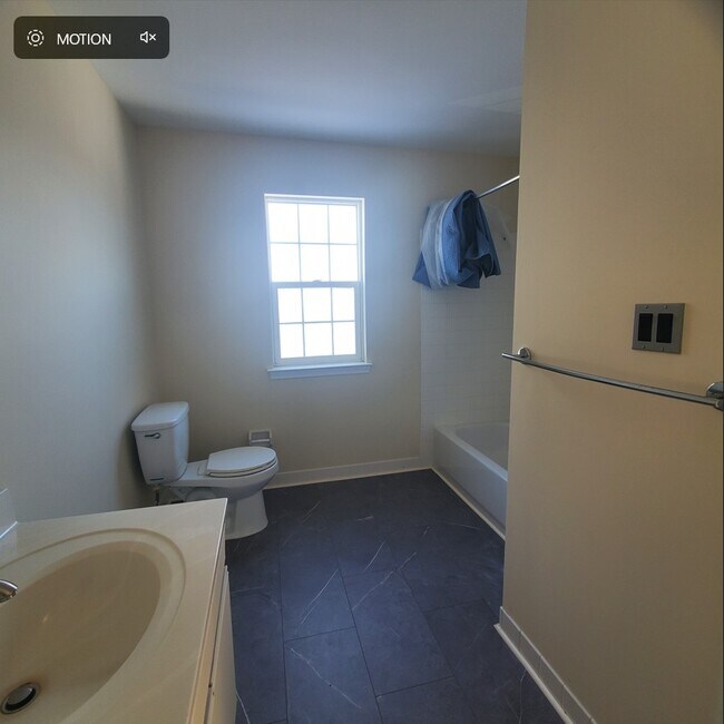 Building Photo - 906 Hamilton Rd