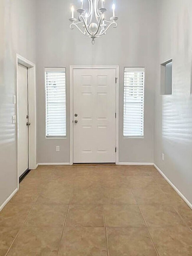 Building Photo - Solar makes this 4bedroom Goodyear home a ...
