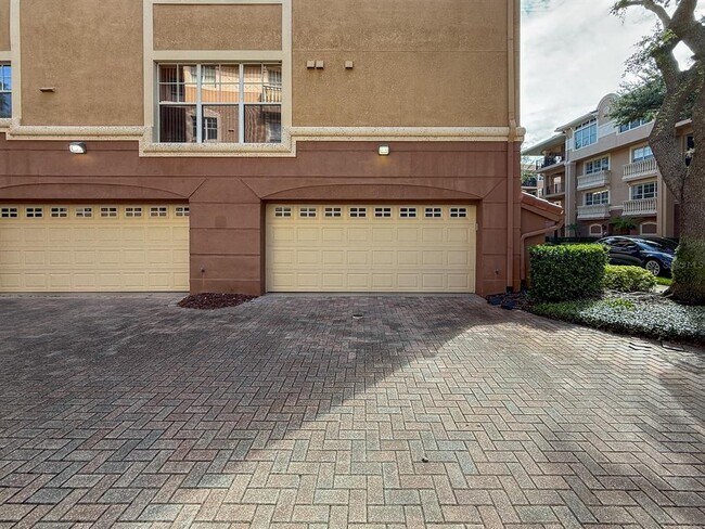 Building Photo - 913 Lotus Vista Dr