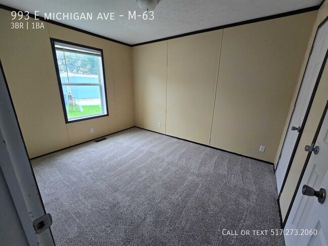 Building Photo - 993 E Michigan Ave